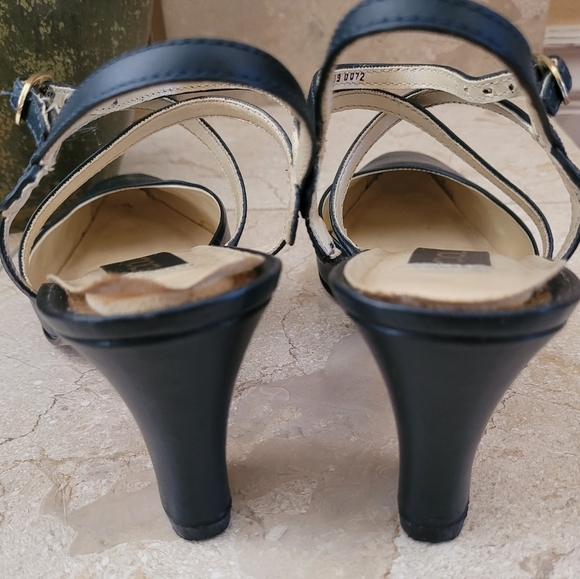 DOLCIS Navy Heels - Picture 8 of 9